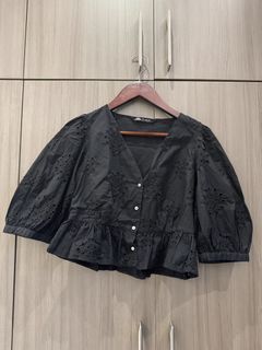 (Category: ) located in . Submitted by declutteringmycloset__ (Listing ID 1463948330, Image 1). Description: .