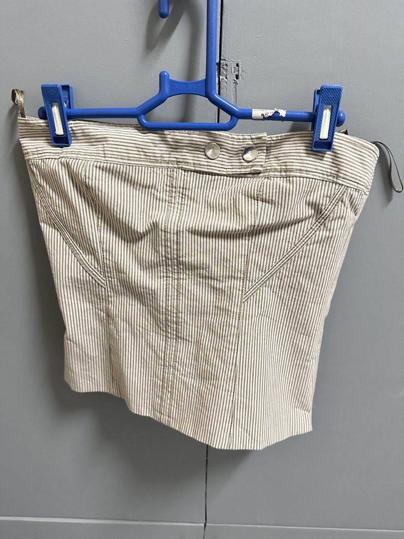 Zara Brown Stripes Tube Top (Category: Sleeveless) located in Hermosa. Submitted by alxgtz (Listing ID 1464027672, Image 1). Description: Used once Thick material Good quality.
