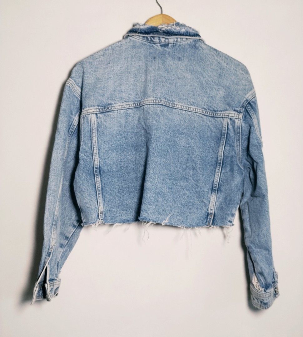 ZARA crop distressed denim jacket (Category: Coats, Jackets and Outerwear) located in Caloocan City. Submitted by modishthriftstore (Listing ID 1464039659, Image 3). Description: XS-M body denim jacket Loc: Rainbow village 5 North. caloocan.
