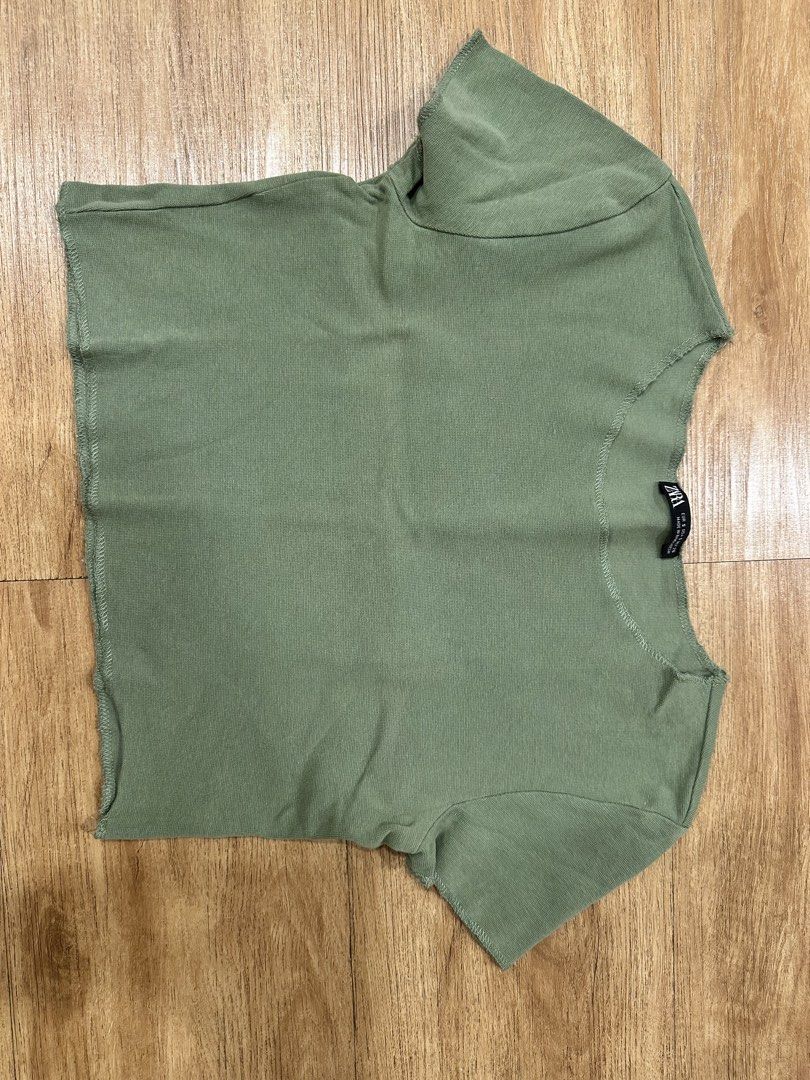 ZARA Cropped Top (Category: Shirts) located in Taguig. Submitted by fromtcloset (Listing ID 1464078567, Image 1). Description: .