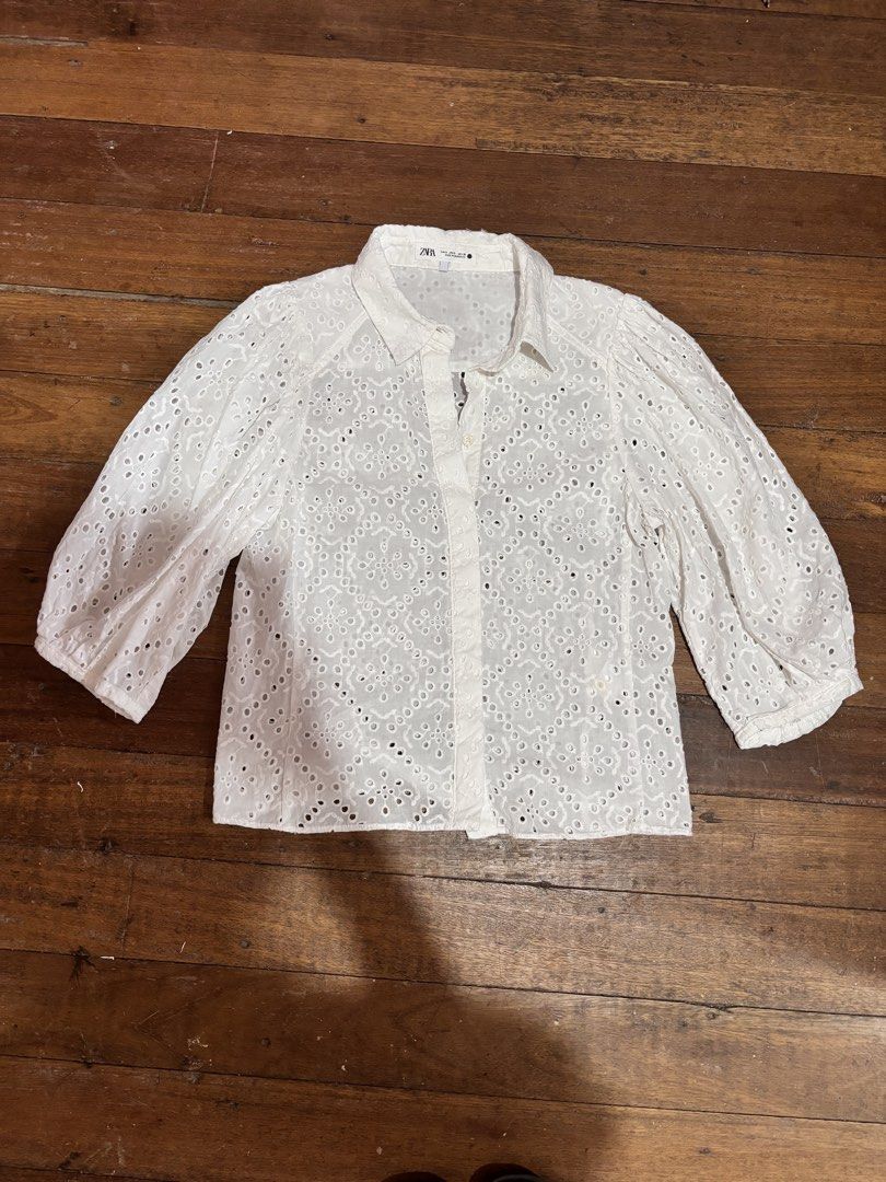 Zara Eyelet top (Category: Blouses) located in Munoz. Submitted by preluv3120 (Listing ID 1463987715, Image 1). Description: .