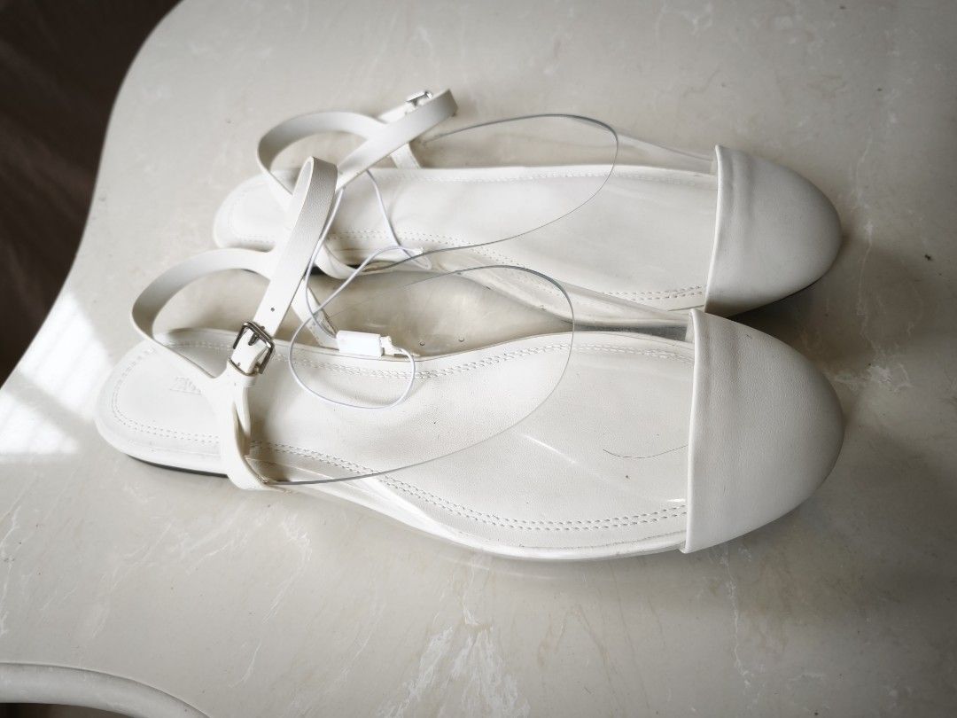 Zara flats (Category: Flats & Sandals) located in Paranaque City. Submitted by shimmering.ph (Listing ID 1463996599, Image 3). Description: Zara slingback flats size 38 best fits size 36.5 - 7 Brandnew w/ tag .