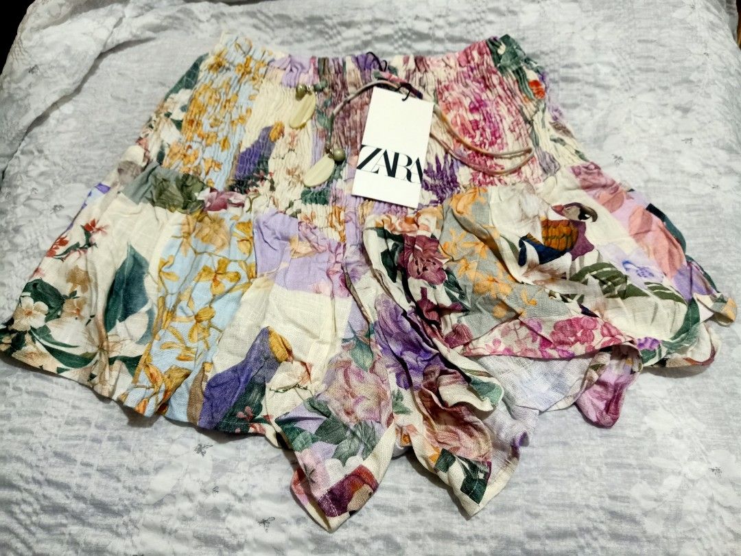 Zara floral short (Category: Shorts) located in Pasig City. Submitted by urdal01 (Listing ID 1463988243, Image 1). Description: garterize see the pictures for details.