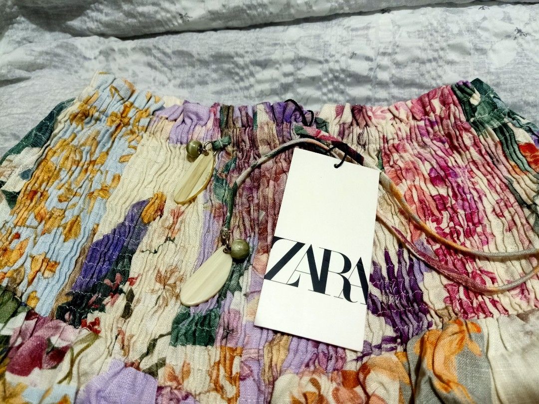 Zara floral short (Category: Shorts) located in Pasig City. Submitted by urdal01 (Listing ID 1463988243, Image 2). Description: garterize see the pictures for details.
