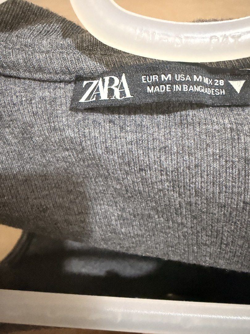 Zara Grey Sleeveless Collared Crop Top (Category: Sleeveless) located in Quezon City. Submitted by silverhaired (Listing ID 1464086192, Image 2). Description: - Grey sleeveless crop top from Zara - Collared neckline with a V-cut - Ribbed material - Versatile for layering or wearing solo.