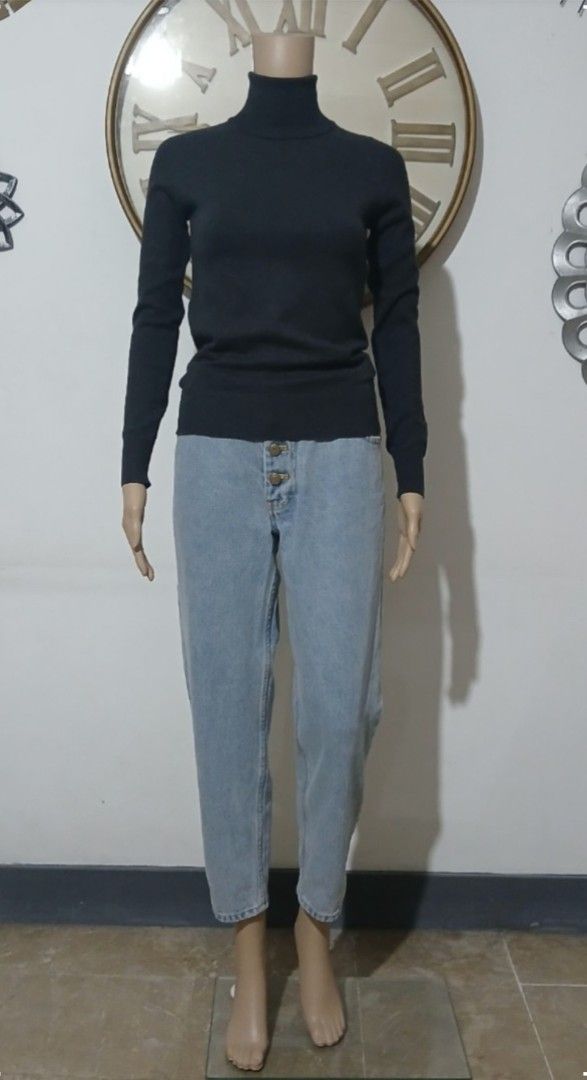 Zara Knit Turtleneck Longsleeves (Category: Longsleeves) located in Batangas. Submitted by thriftshop_izy15 (Listing ID 1463950712, Image 2). Description: PRODUCT DETAILS Brand: Zara Size: Small (fits from Small upto Medium) Measurement when laid flat; in inches: Shoulder to shoulder: 13" Bust: 15" Sleeves length: 23.5 Length: 23" Color: Dark gray Fabric: Super stretchable Condition: Brand new with tags. If you have any inquiries regarding item/s