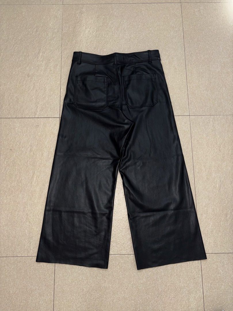 ZARA LEATHER BAGGY PANTS SOLID NETO!! (Category: Trousers) located in Manila. Submitted by triptothrift7 (Listing ID 1464069532, Image 1). Description: pm me for fast transaction! ZARA LEATHER BAGGY PANTS SOLID NETO!! for only 999 size 34 on tag actual waistline 32 to 34 length 38 hem 11.5 no issue excellent condition color rate 9/10 mode of payment gcash or bank transfer location Biñan laguna.