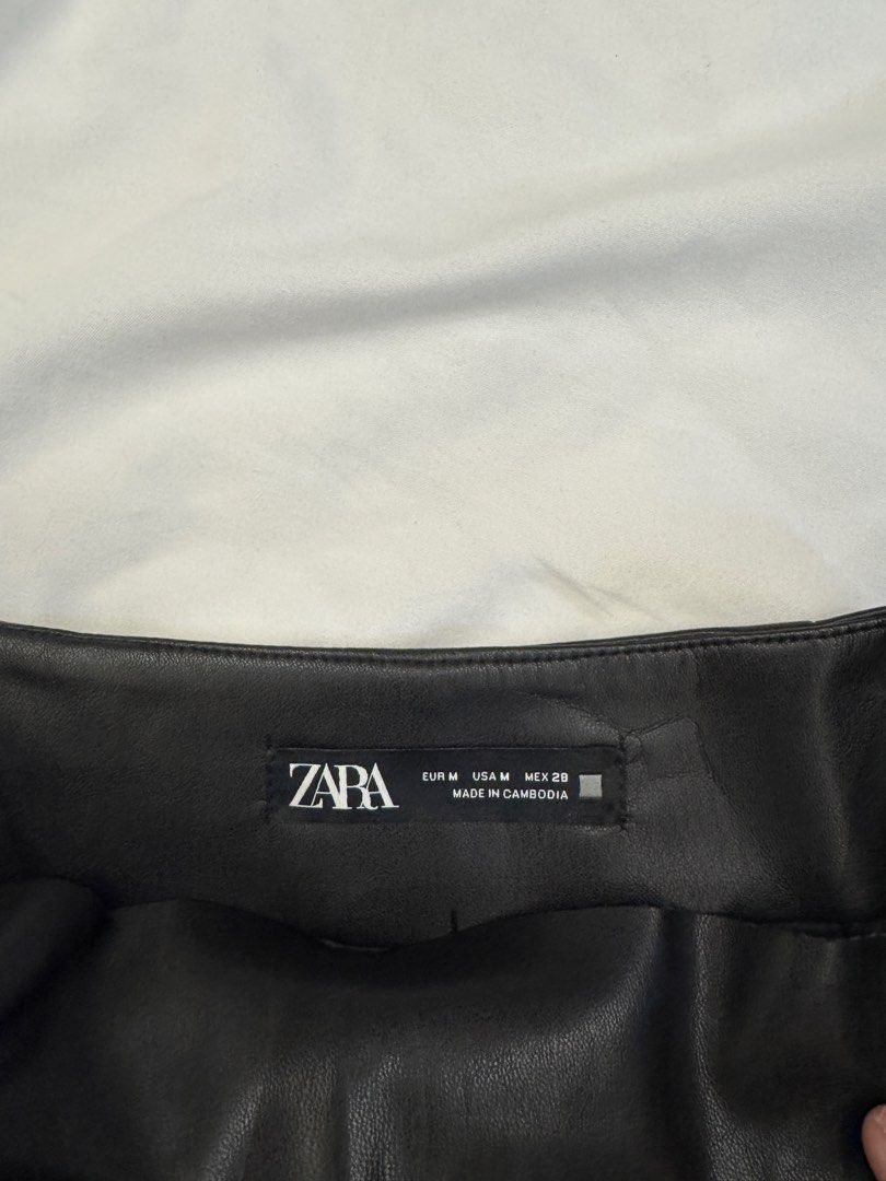 ZARA Leather Shorts (Category: Shorts) located in Quezon City. Submitted by declutteringmycloset__ (Listing ID 1463956153, Image 3). Description: - High-waisted style - Double button detail at the front - Used once.