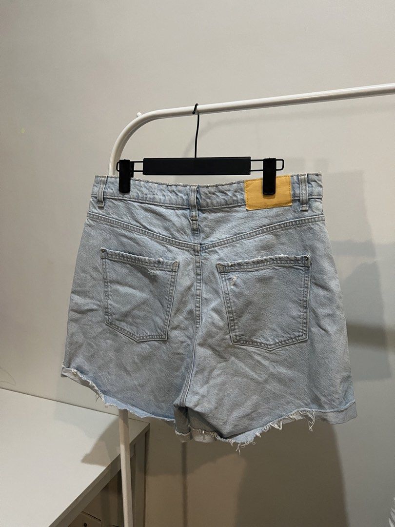 ZARA Light Wash Ripped Denim Shorts (Category: Shorts) located in Quezon City. Submitted by styleandcomfort (Listing ID 1464042275, Image 2). Description: No tag but never worn Got this for 2,999 Store bought from zara Message me for inquiries 😊.