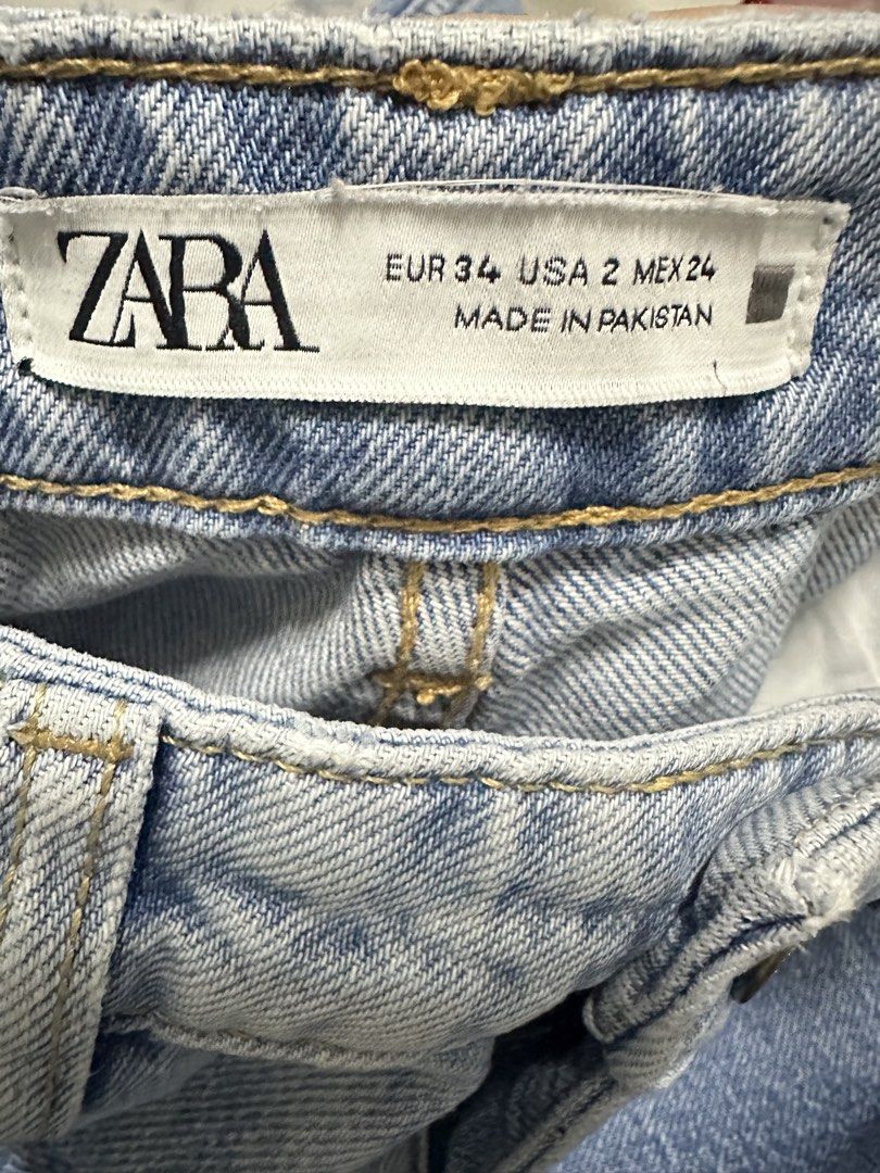 Zara Mom Jeans (Category: Jeans) located in Hermosa. Submitted by alxgtz (Listing ID 1464026649, Image 3). Description: Still in good quality .