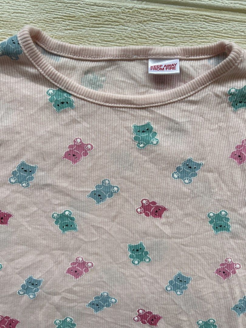 Zara pink ribbed top (Category: Babies & Kids Fashion) located in Cebu City. Submitted by yjainani (Listing ID 1464030996, Image 2). Description: light pink ribbed short-sleeve children's t-shirt featuring an all-over colorful teddy bear print. top only 3T.