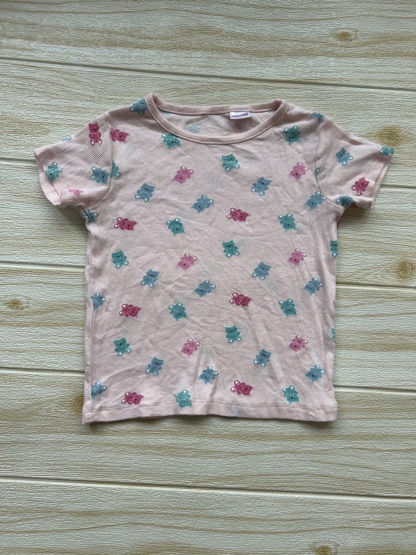 Zara pink ribbed top (Category: Babies & Kids Fashion) located in Cebu City. Submitted by yjainani (Listing ID 1464030996, Image 1). Description: light pink ribbed short-sleeve children's t-shirt featuring an all-over colorful teddy bear print. top only 3T.