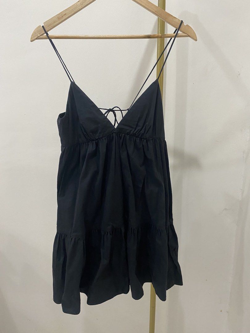 Zara poplin mini black dress (Category: Dresses) located in Paranaque City. Submitted by senseofstyle01 (Listing ID 1464064447, Image 2). Description: .