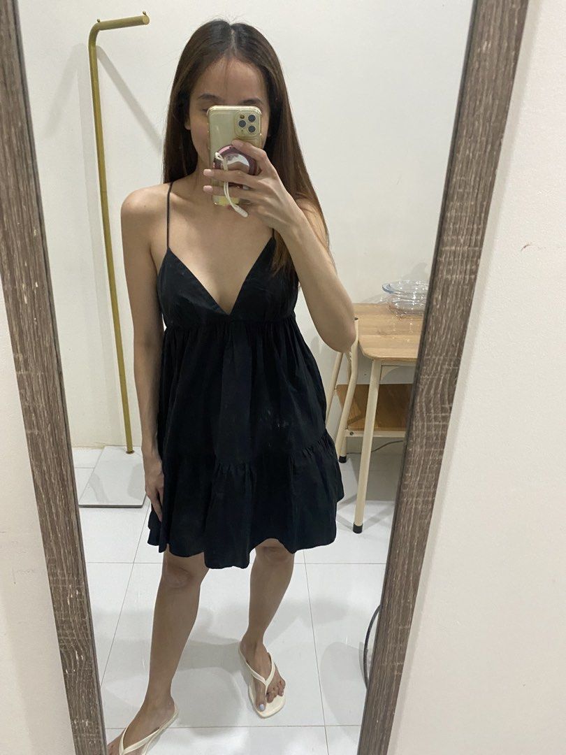 Zara poplin mini black dress (Category: Dresses) located in Paranaque City. Submitted by senseofstyle01 (Listing ID 1464064447, Image 1). Description: .