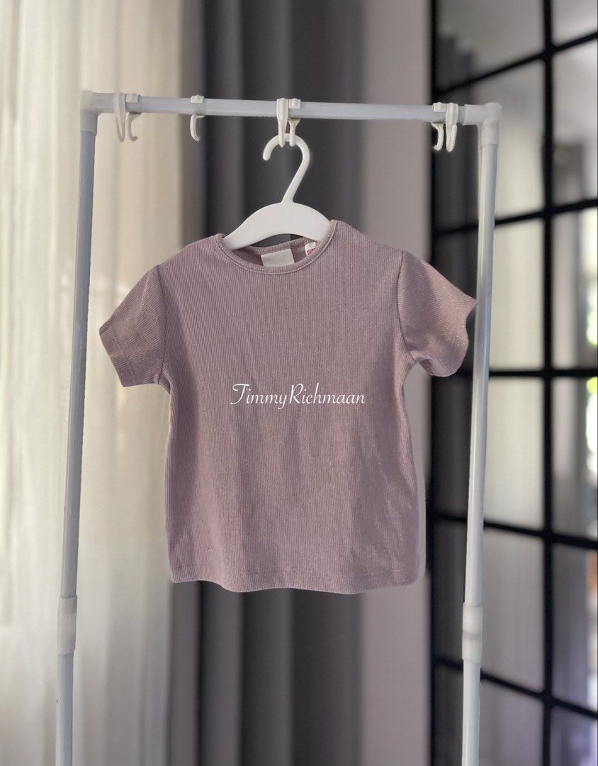 ZARA purple shimmer - 4y (Category: Babies & Kids Fashion) located in Sorsogon. Submitted by comfortbeforestyle (Listing ID 1463947844, Image 1). Description: ZARA Purple Shimmer Rib Top — ₱290 I wasn’t able to capture the exact shimmer in the photos, but it’s really nice and shimmery in actual, parang kumikintab. Not the typical fabric — super pretty in person. LP already. Size: 4Y, can fit up to 5Y. Fixed price.