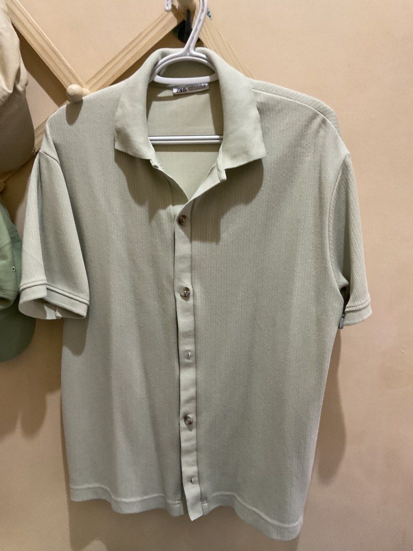 ZARA Ribbed Short Sleeve Button Up Shirt (Category: Tshirts & Polo Shirts ) located in Antipolo. Submitted by declutterbymojooo (Listing ID 1463973807, Image 1). Description: - ZARA light green ribbed short sleeve shirt.