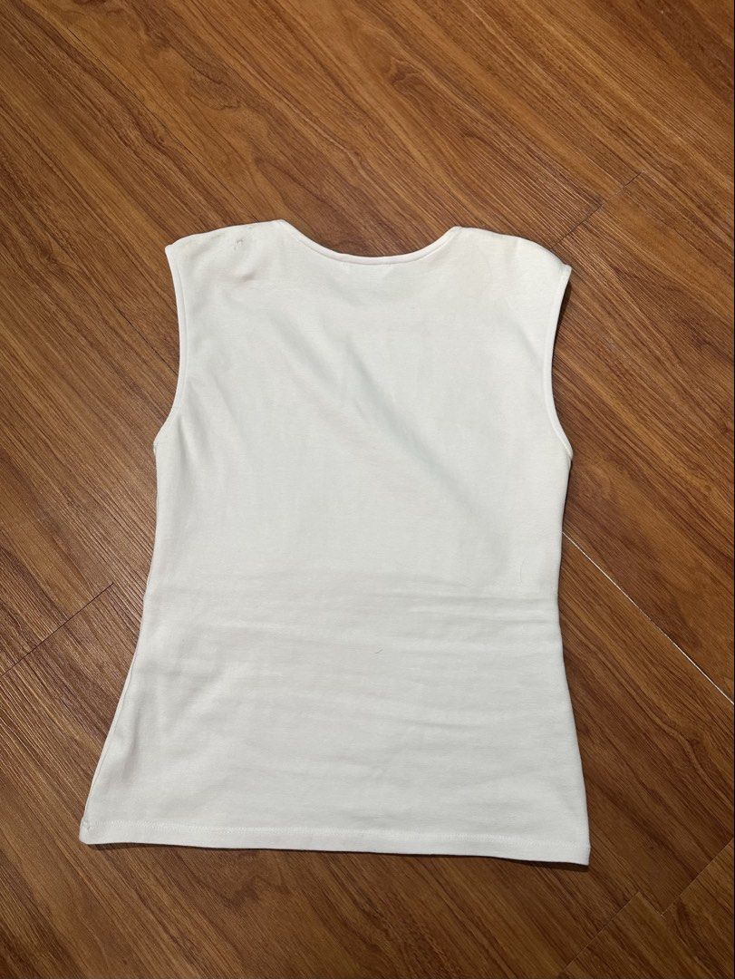 Zara Sleeveless Top White (Category: Sleeveless) located in Manila. Submitted by nothanamiii (Listing ID 1464004388, Image 3). Description: RULES All prices are final! No meetups No when worn No returns, No exchanges, No refund What you see is what you get. Happy Shopping MOP: GCASH / BPI Shipping: J&T.