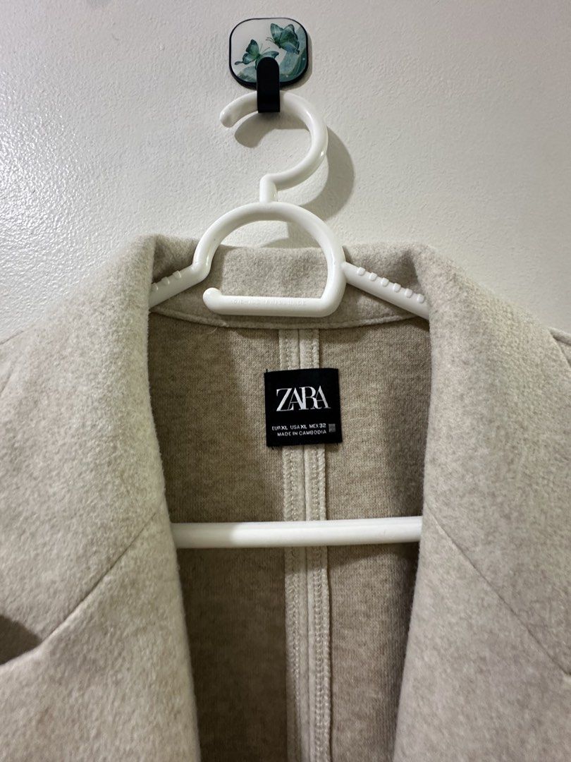 Zara Soft Button Coat (Category: Coats, Jackets and Outerwear) located in Manila. Submitted by kluxvault (Listing ID 1463974682, Image 3). Description: .
