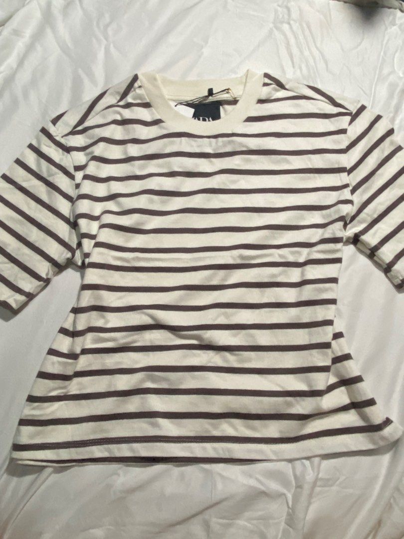 Zara Stripes Top (Category: Shirts) located in Pasig City. Submitted by aeclosetco (Listing ID 1463940317, Image 1). Description: NOTE‼️: May small mendings (hindi halata) Location: Santolan Pasig City Mode of Payment - Gcash Notes: - Shipping fee is to be shouldered by the customer. Rules: - No Downpayment = No Reservation - Payment First - No COD - No cancellation once the order is confirmed - All Bogus/Joyjoy miner will be posted.