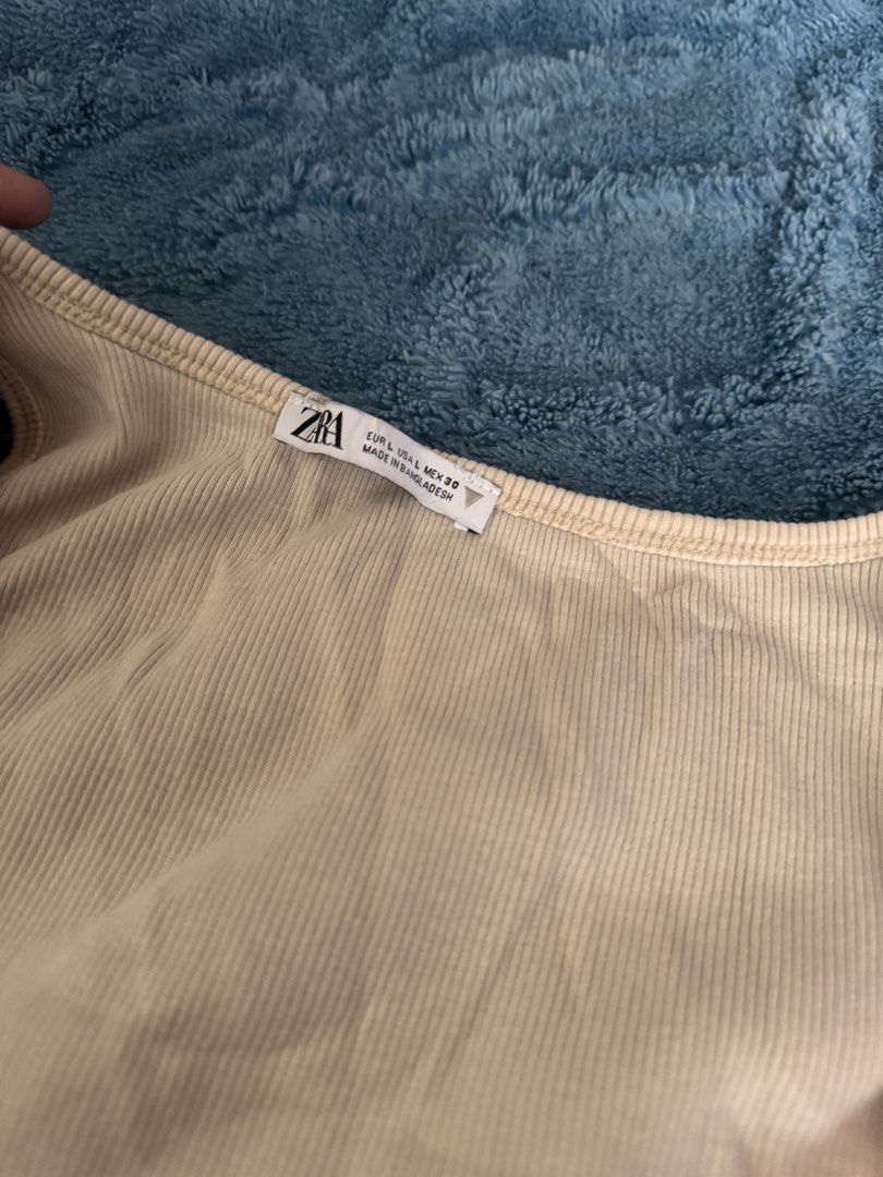Zara tank top in beige (Category: Others Tops) located in Nueva Valencia. Submitted by lululeimon (Listing ID 1464022634, Image 2). Description: Large on tag.