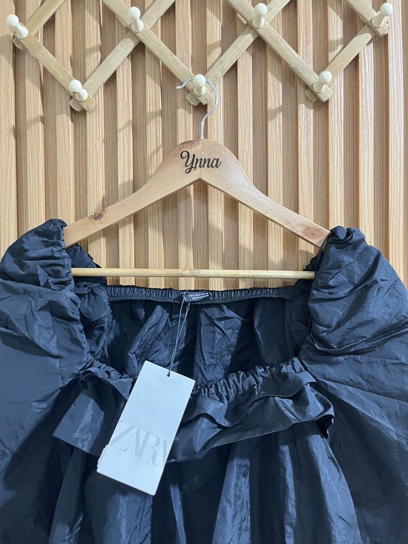 Zara Top (Category: Blouses) located in Caloocan City. Submitted by ynna_27 (Listing ID 1464037301, Image 3). Description: Zara Top Brandnew With tag Color : Black Small - Med Issue : x Price 680.