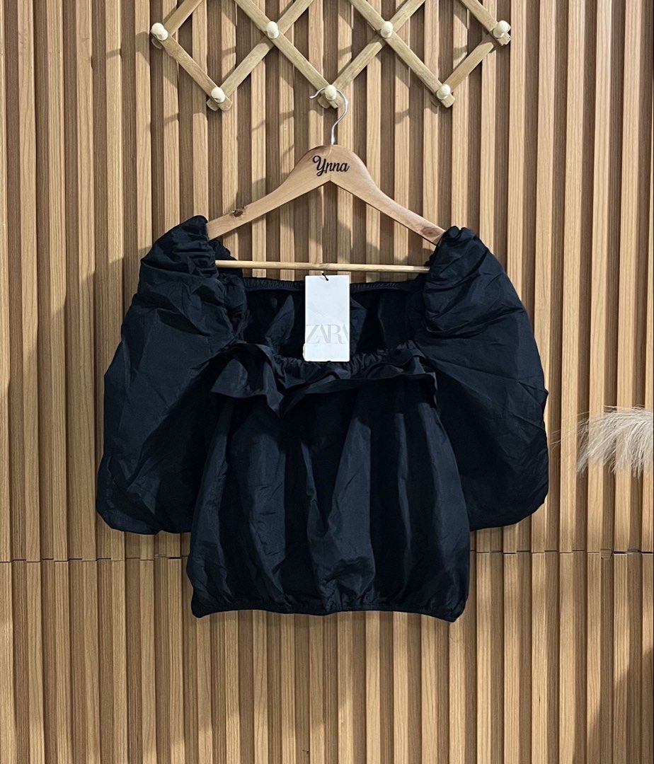 Zara Top (Category: Blouses) located in Caloocan City. Submitted by ynna_27 (Listing ID 1464037301, Image 2). Description: Zara Top Brandnew With tag Color : Black Small - Med Issue : x Price 680.
