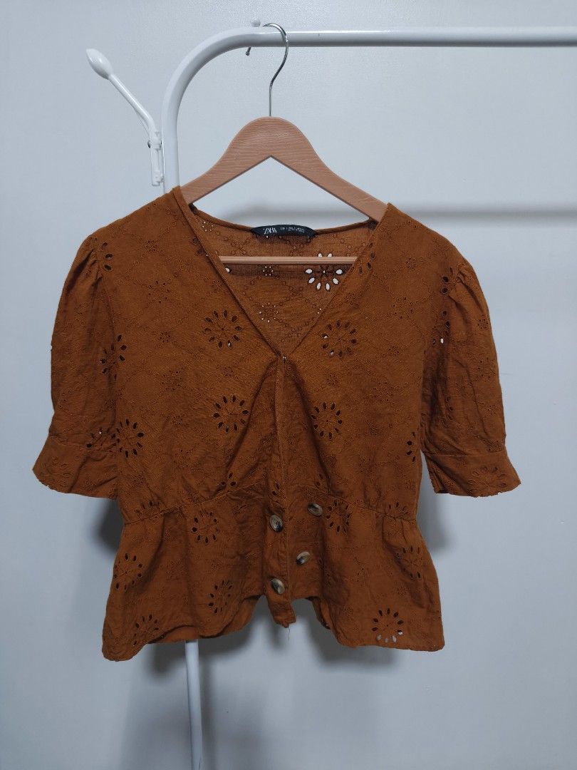 Zara top (Category: Blouses) located in Quezon City. Submitted by glitz4chix (Listing ID 1464044198, Image 2). Description: .