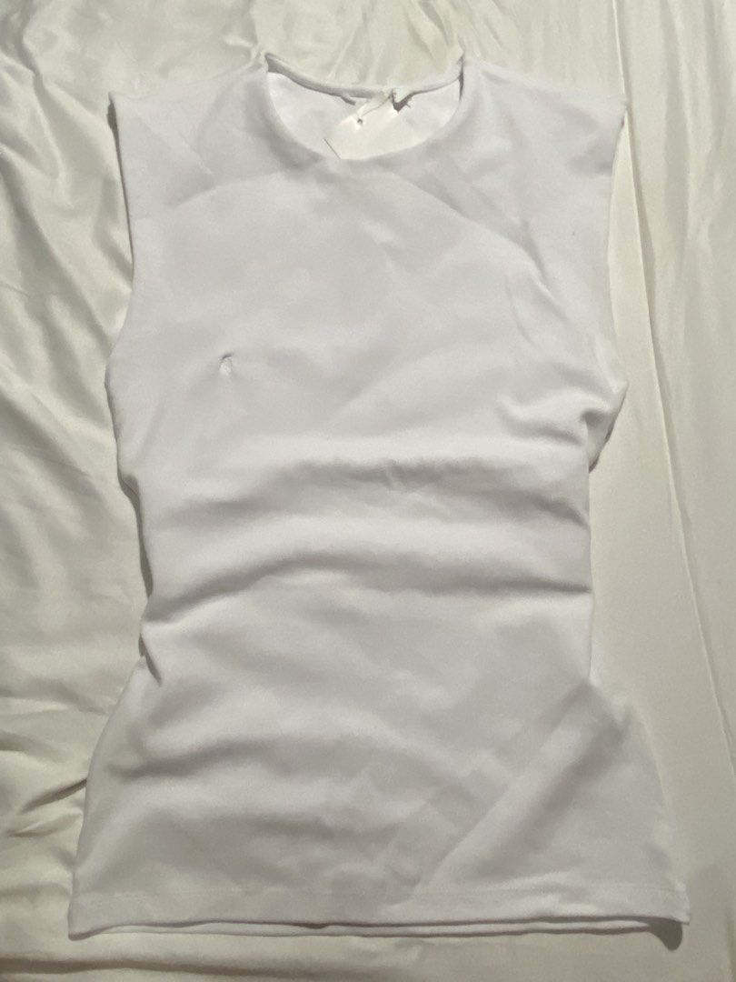 Zara White Top (Category: Sleeveless) located in Pasig City. Submitted by aeclosetco (Listing ID 1464043151, Image 1). Description: The item has small mendings ( not visible when worn) Location: Santolan Pasig City Mode of Payment - Gcash Notes: - Shipping fee is to be shouldered by the customer. Rules: - No Downpayment = No Reservation - Payment First - No COD - No cancellation once the order is confirmed - All Bogus/Joyjoy miner will be posted 