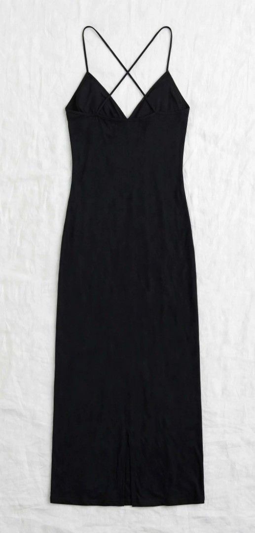 ZEBRA BRAND Long Nighties - Black (Category: Dresses) located in Manila. Submitted by roseannlmn66895 (Listing ID 1463960483, Image 2). Description: ZEBRA BRAND Long Nighties - Black Long nighties hanggang baba, black color. May lace with sequins sa harap. Pa-X elastic strap sa likod - medyo loose na kaya need tahian konti. May slit sa likod sa baba. Imported, maganda tela at malambot. 📍 Manggahan, Pasig 🛵 Lalamove only.