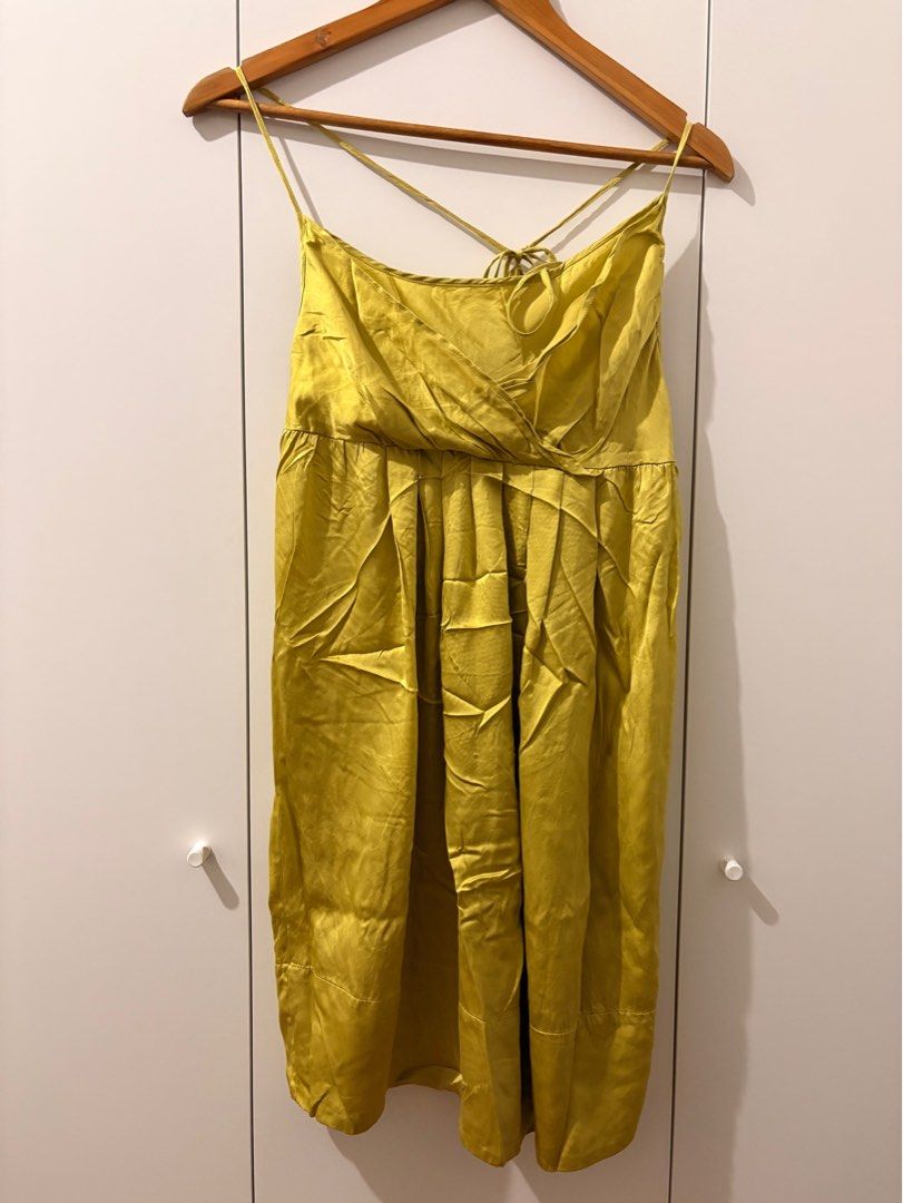 100% Hater Silk Mini Dress (Category: Evening dresses & gowns) located in Quezon City. Submitted by bellahatid00 (Listing ID 1464275592, Image 2). Description: Size: XS-M.