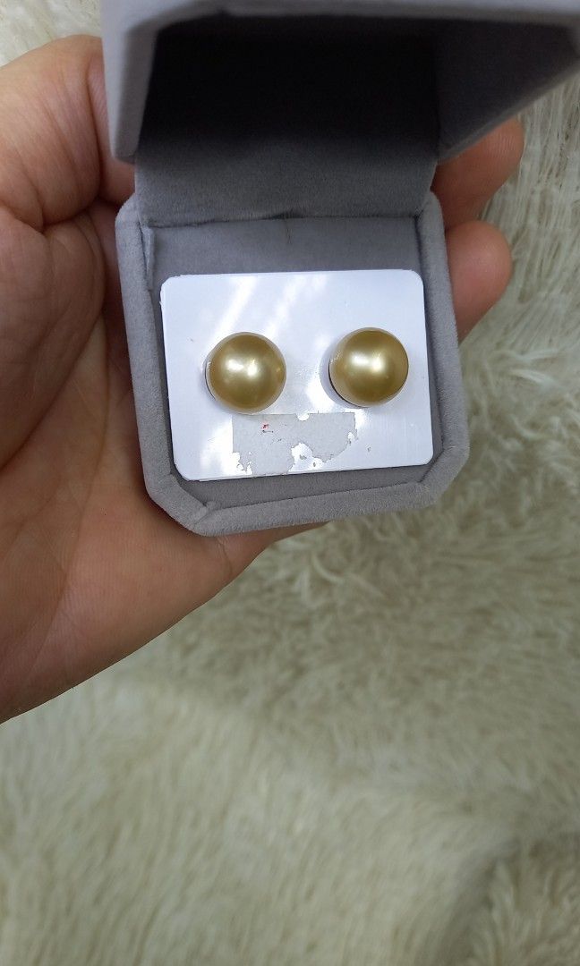 12mm dark champagne pair (Category: Earrings) located in Malabon City. Submitted by aishahgirlshop (Listing ID 1464278508, Image 2). Description: 💯 Authentic Southsea pearl dark champagne 12mm loose with free stainlesssteel setting quality luster and minimal natural fishbite happy SHOPPING @Aishahgirlshop.