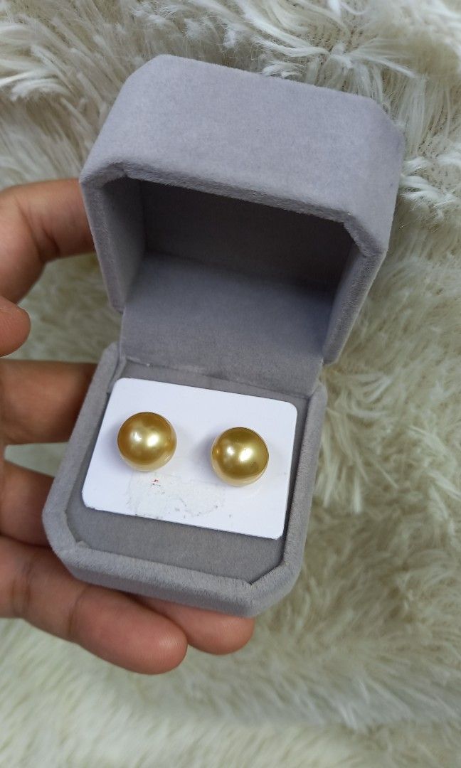 12mm dark champagne pair (Category: Earrings) located in Malabon City. Submitted by aishahgirlshop (Listing ID 1464278508, Image 1). Description: 💯 Authentic Southsea pearl dark champagne 12mm loose with free stainlesssteel setting quality luster and minimal natural fishbite happy SHOPPING @Aishahgirlshop.