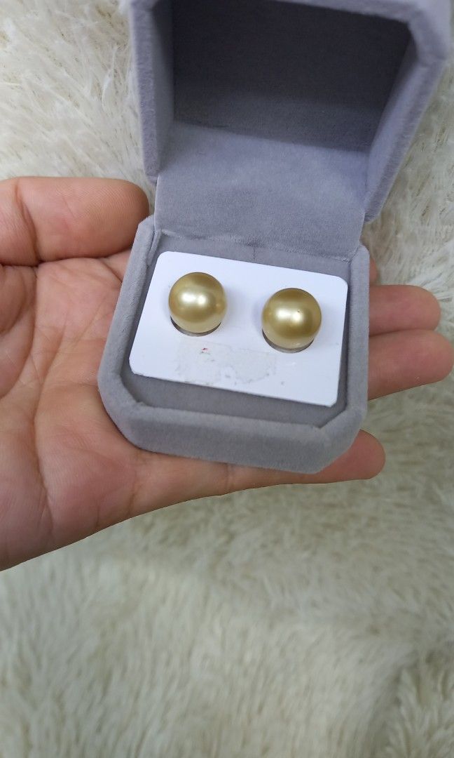 12mm dark champagne pair (Category: Earrings) located in Malabon City. Submitted by aishahgirlshop (Listing ID 1464278508, Image 3). Description: 💯 Authentic Southsea pearl dark champagne 12mm loose with free stainlesssteel setting quality luster and minimal natural fishbite happy SHOPPING @Aishahgirlshop.