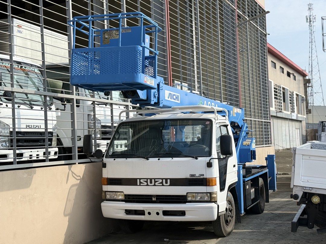 15meters Manlift 4HF1 engine inline NPR (Category: Heavy Vehicles) located in Bulacan. Submitted by arvin_custodio (Listing ID 1464261991, Image 1). Description: Isuzu Elf Manlift 15mtrs 4HF1 engine inline Japan Surplus Class A Complete papers Call: 0919-096-9833.