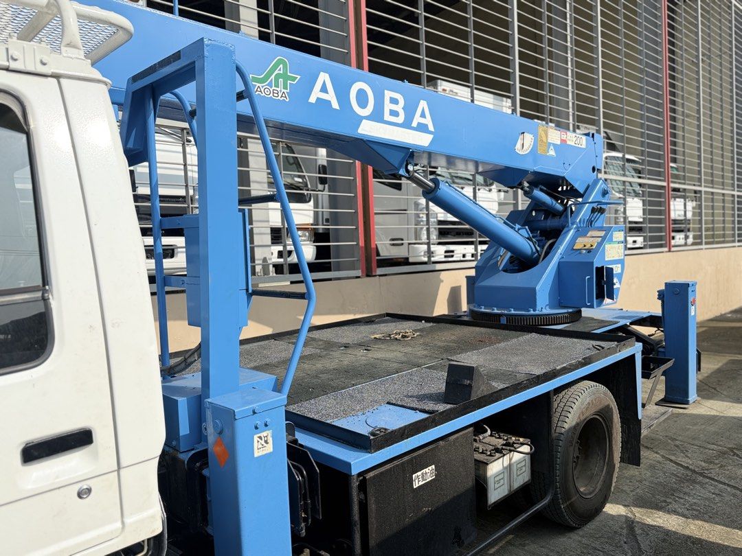 15meters Manlift 4HF1 engine inline NPR (Category: Heavy Vehicles) located in Bulacan. Submitted by arvin_custodio (Listing ID 1464261991, Image 3). Description: Isuzu Elf Manlift 15mtrs 4HF1 engine inline Japan Surplus Class A Complete papers Call: 0919-096-9833.