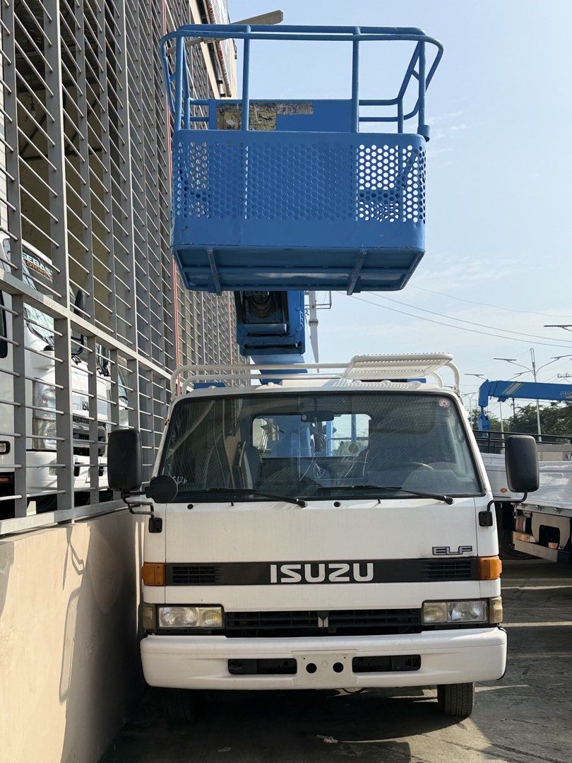 15meters Manlift 4HF1 engine inline NPR (Category: Heavy Vehicles) located in Bulacan. Submitted by arvin_custodio (Listing ID 1464261991, Image 2). Description: Isuzu Elf Manlift 15mtrs 4HF1 engine inline Japan Surplus Class A Complete papers Call: 0919-096-9833.