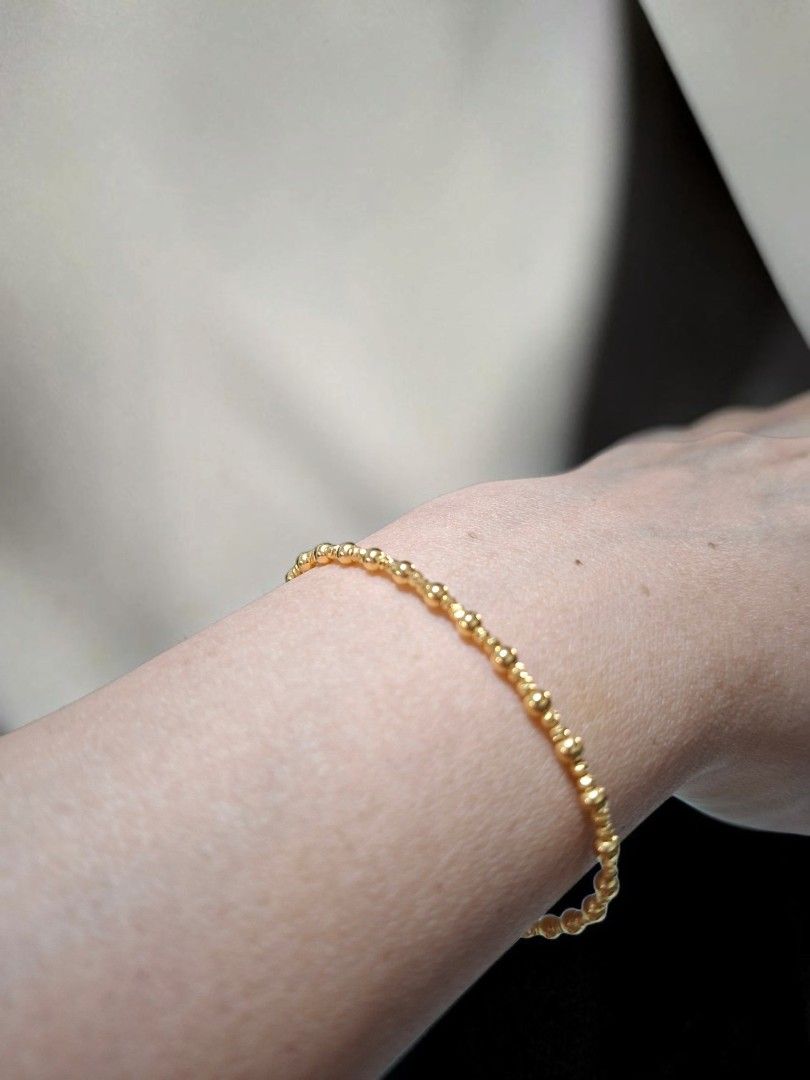 18K GOLD BEADED BANGLE BRACELET (Category: Bracelets) located in Las Pinas. Submitted by annachiaonair2037 (Listing ID 1464138178, Image 3). Description: REAL 18K SAUDI GOLD BANGLE BRACELET 1.64GMS WITH RED BOX RFS: I WANT BIGGER ONE,.