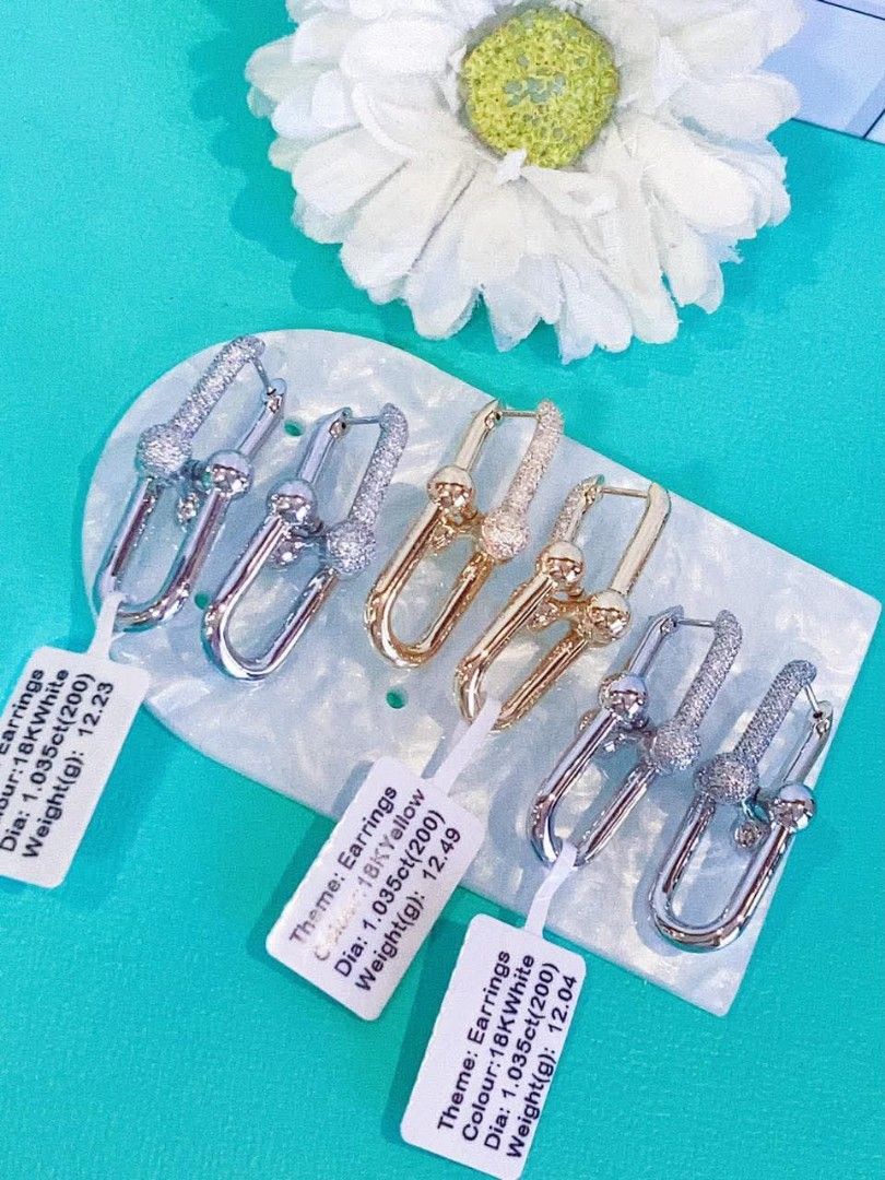 18k HongKong setting gold diamond hardware earrings (Category: Earrings) located in Manila. Submitted by bhelgoldseller2ndaccount (Listing ID 1464140629, Image 2). Description: New!!✨New!!✨New!! 18k HongKong setting Gold 11,300/g 💯pawnable/naisasanla 💯with high appraisal rate 💯good investment 💯Direct supplier price 👉OPEN for resellers 🌺please take time to evaluate their actual sizes and grams 👉Best panggift for all occasions ✅ Sold per gra