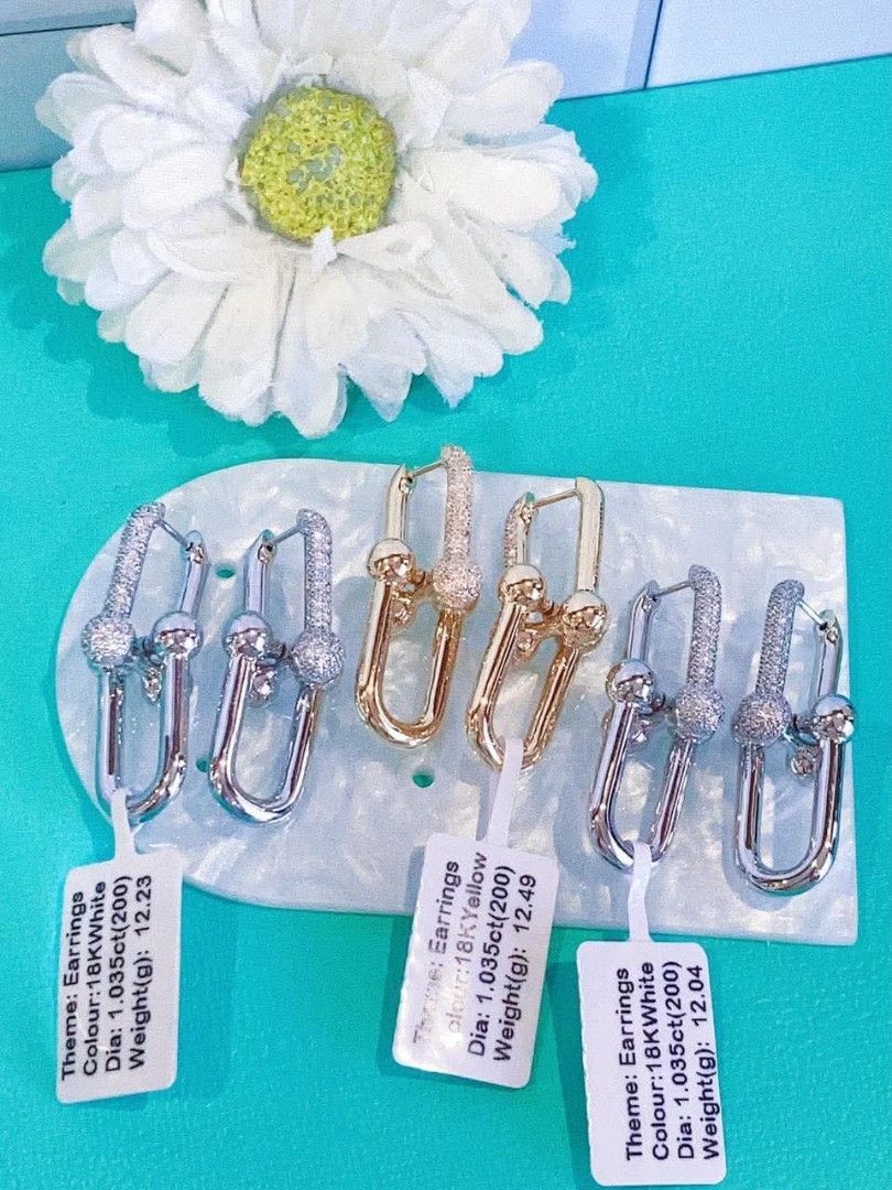 18k HongKong setting gold diamond hardware earrings (Category: Earrings) located in Manila. Submitted by bhelgoldseller2ndaccount (Listing ID 1464140629, Image 3). Description: New!!✨New!!✨New!! 18k HongKong setting Gold 11,300/g 💯pawnable/naisasanla 💯with high appraisal rate 💯good investment 💯Direct supplier price 👉OPEN for resellers 🌺please take time to evaluate their actual sizes and grams 👉Best panggift for all occasions ✅ Sold per gra