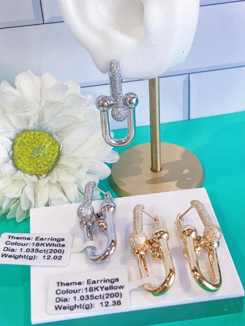 18k HongKong setting gold diamond hardware earrings (Category: Earrings) located in Manila. Submitted by bhelgoldseller2ndaccount (Listing ID 1464140741, Image 2). Description: New!!✨New!!✨New!! 18k HongKong setting Gold 11,300/g 💯pawnable/naisasanla 💯with high appraisal rate 💯good investment 💯Direct supplier price 👉OPEN for resellers 🌺please take time to evaluate their actual sizes and grams 👉Best panggift for all occasions ✅ Sold per gra