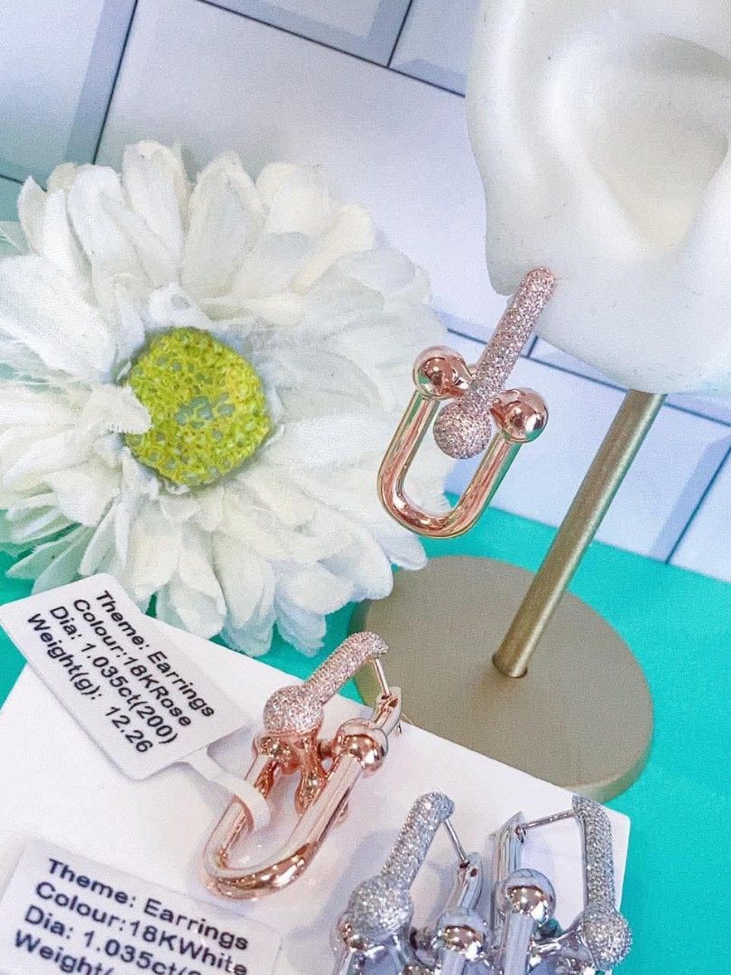 18k HongKong setting gold diamond hardware earrings (Category: Earrings) located in Manila. Submitted by bhelgoldseller2ndaccount (Listing ID 1464140741, Image 3). Description: New!!✨New!!✨New!! 18k HongKong setting Gold 11,300/g 💯pawnable/naisasanla 💯with high appraisal rate 💯good investment 💯Direct supplier price 👉OPEN for resellers 🌺please take time to evaluate their actual sizes and grams 👉Best panggift for all occasions ✅ Sold per gra