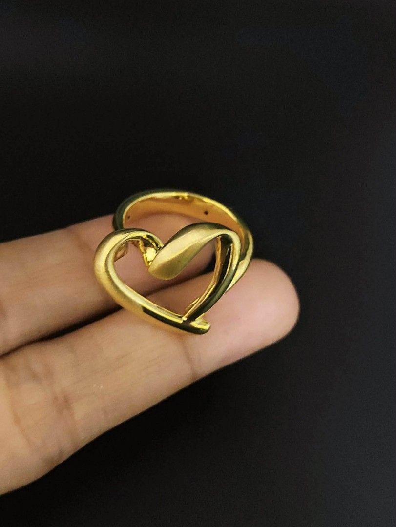 18k Saudi gold electroform heart ring (Category: Rings) located in Manila. Submitted by bhelgoldseller2ndaccount (Listing ID 1464246490, Image 2). Description: New!!✨New!!✨New!! Authentic 18k Saudi Golds 💯pawnable/naisasanla 💯with high appraisal rate 💯good investment 💯Direct supplier price 👉OPEN for resellers 🌺please take time to evaluate their actual sizes and grams 👉Best panggift for all occasions ✅ Sold per grams not per piece Kya lowes