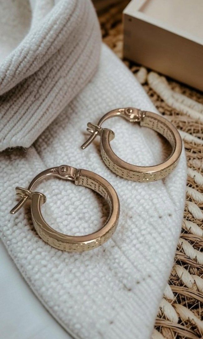 18K SAUDI GOLD FF LOOP EARRINGS (Category: Earrings) located in Las Pinas. Submitted by annachiaonair2037 (Listing ID 1464139079, Image 2). Description: REAL 18K SAUDI GOLD FF LOOP EARRINGS 1.0 GMS RFS: BOUGHT A BIGGER LOOP EARRINGS NO LOW BALLERS PLS..