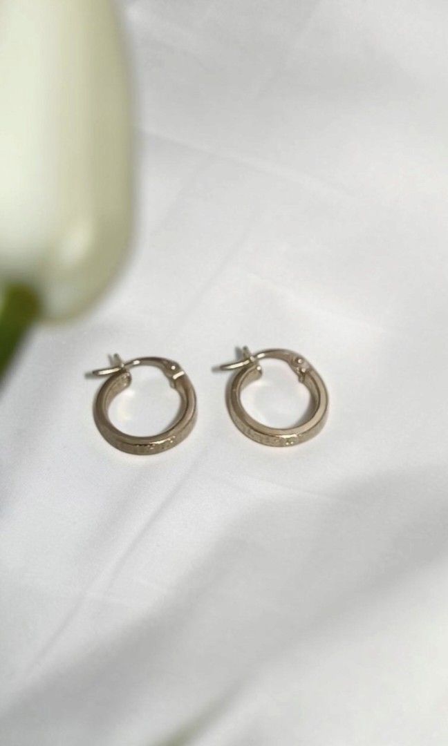 18K SAUDI GOLD FF LOOP EARRINGS (Category: Earrings) located in Las Pinas. Submitted by annachiaonair2037 (Listing ID 1464139079, Image 3). Description: REAL 18K SAUDI GOLD FF LOOP EARRINGS 1.0 GMS RFS: BOUGHT A BIGGER LOOP EARRINGS NO LOW BALLERS PLS..