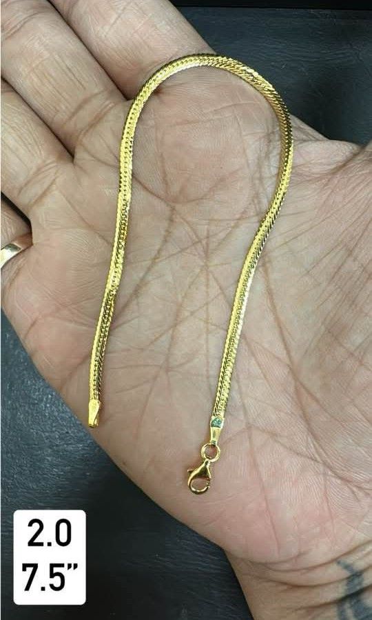 18k Saudi gold snake type bracelet (Category: Bracelets) located in Manila. Submitted by bhelgoldseller2ndaccount (Listing ID 1464279850, Image 2). Description: New!!✨New!!✨New!! Authentic 18k Saudi Golds 💯pawnable/naisasanla 💯with high appraisal rate 💯good investment 💯Direct supplier price 👉OPEN for resellers 🌺please take time to evaluate their actual sizes and grams 👉Best panggift for all occasions ✅ Sold per grams not per piece Kya lowe