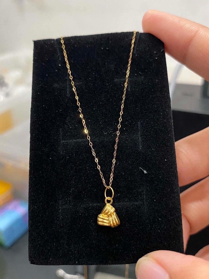 18K Saudi Gold Tauco Solid Pendant (Category: Necklaces) located in Caloocan City. Submitted by cheskhaionlinestore2.0 (Listing ID 1464166477, Image 1). Description: 18K Pure Saudi Gold Tauco Solid Pendant ₱3250 only 📌 🍒 Pawnable/ Nasasangla💯 🍒 Brandnew 💯 🍒 Ship via JNT/ LBC 🍒 Lalamove for same day delivery 🍒 We accept COD COP with downpayment to avoid cancellation of orders ⚡ How to Order? Please feel free to message us directly 🙏🏻 Che