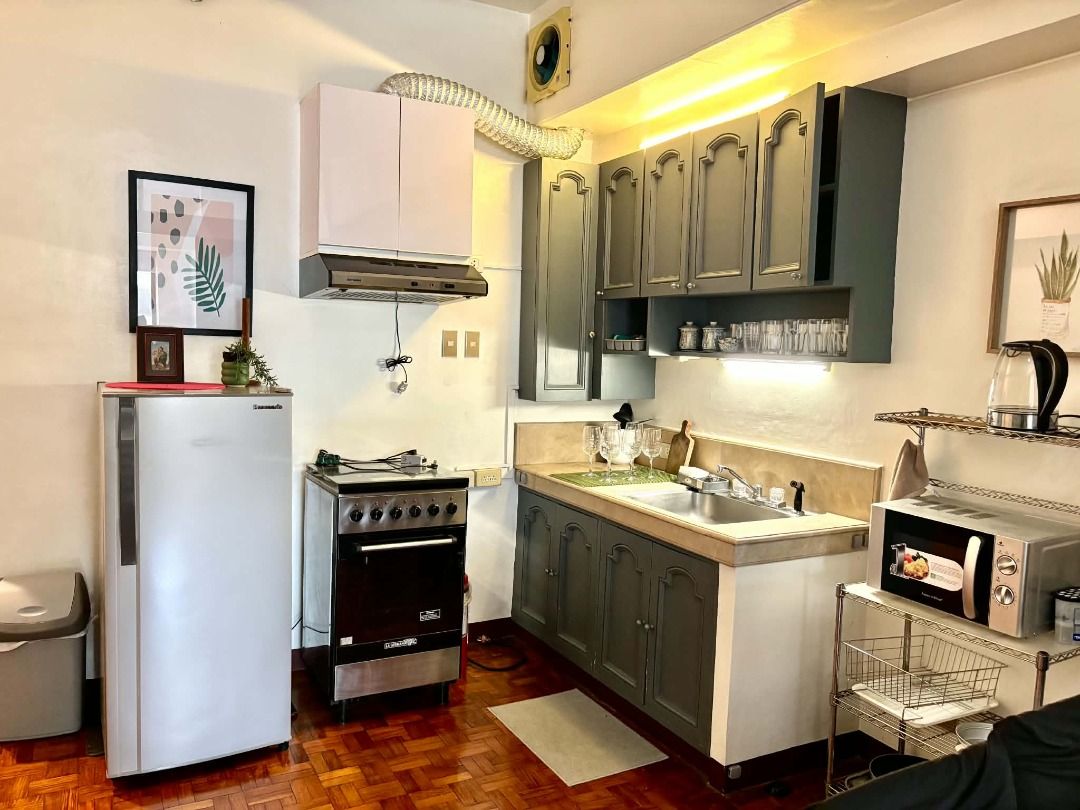 1br Perla Mansion 43.9sqm (Category: Apartments & Condos) located in Caloocan City. Submitted by propertyhu26686 (Listing ID 1464242170, Image 3). Description: -One-bedroom Perla Mansion C Palanca Legaspi Village 43.9 sqm fully furnished - Comfortable bed - Small dining area with table and chairs - Compact kitchen with refrigerator, stove, and microwave - Includes sofa and large mirror - Perfect for singles or couples - Located in a convenient ar