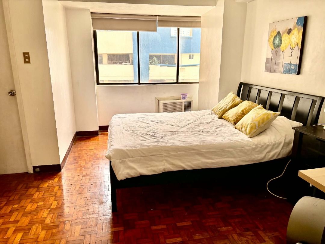 1br Perla Mansion 43.9sqm (Category: Apartments & Condos) located in Caloocan City. Submitted by propertyhu26686 (Listing ID 1464242170, Image 1). Description: -One-bedroom Perla Mansion C Palanca Legaspi Village 43.9 sqm fully furnished - Comfortable bed - Small dining area with table and chairs - Compact kitchen with refrigerator, stove, and microwave - Includes sofa and large mirror - Perfect for singles or couples - Located in a convenient ar