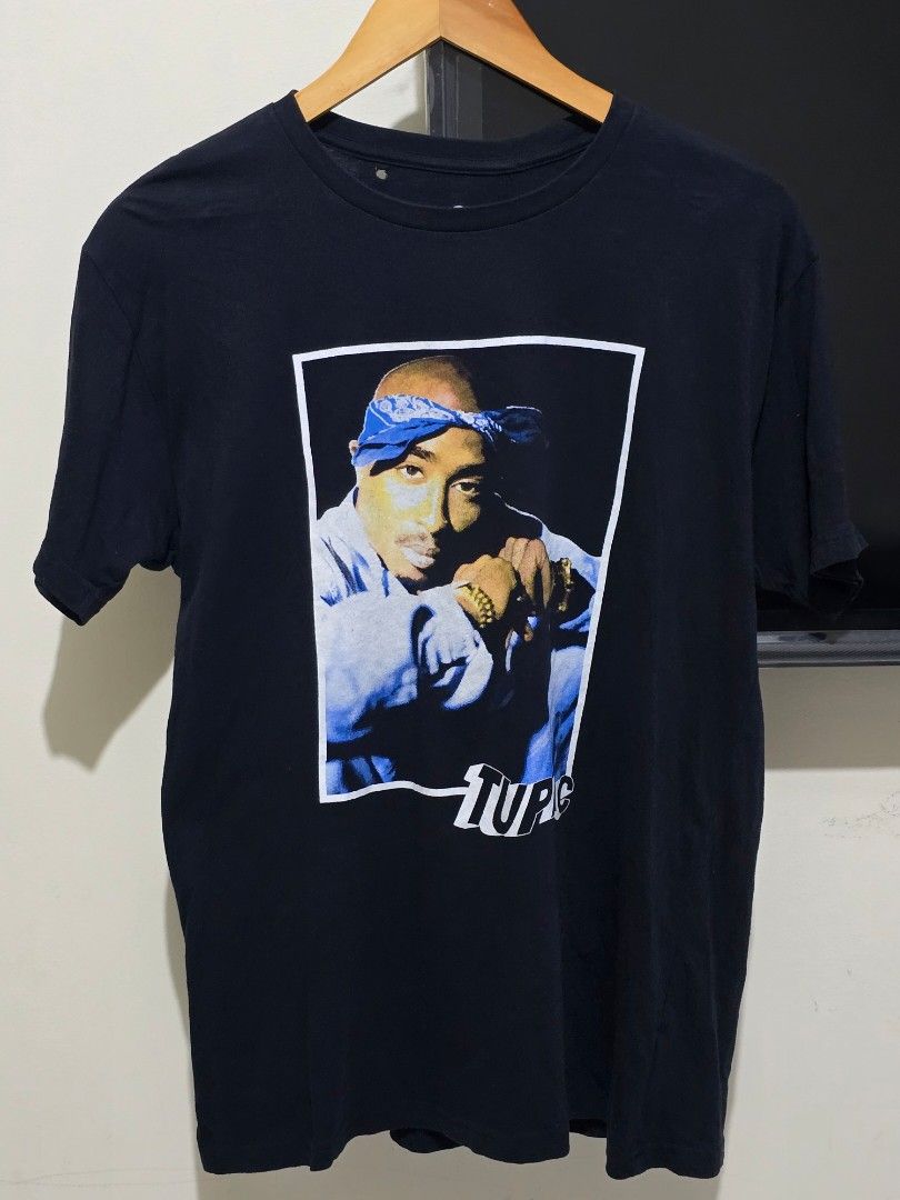 2Pac Bravado T-Shirt Size S/P (Category: Tshirts & Polo Shirts ) located in Baguio. Submitted by sonny14 (Listing ID 1464191428, Image 1). Description: - Officially licensed Tupac Shakur graphic t-shirt - Color: Black - Material: 100% Cotton - Made in Bangladesh - Perfect for hip-hop fans and collectors.