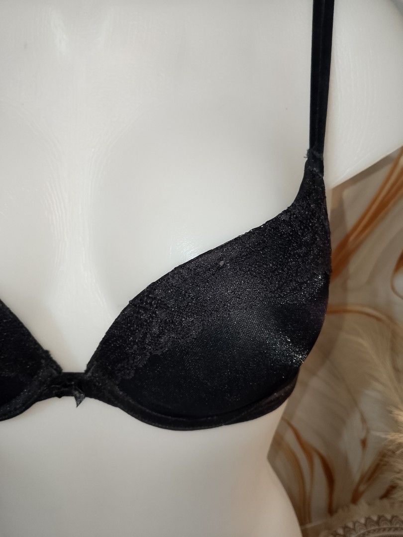 34a Vassarette Black push up bra with underwire (Category: Undergarments & Loungewear) located in Manila. Submitted by truecrystal-1407 (Listing ID 1464260935, Image 2). Description: .